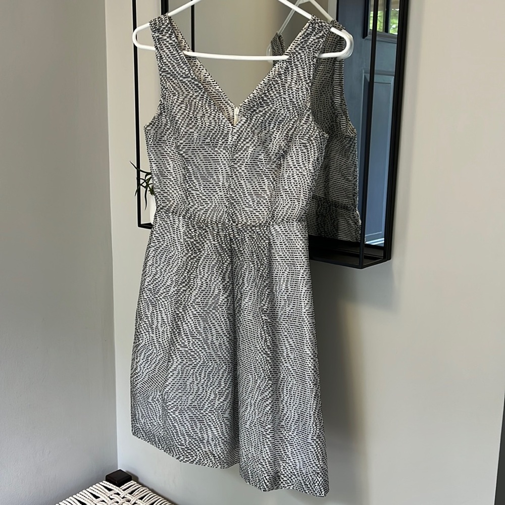 MIDI Black, White and Gray Banana Republic Dress Size 2